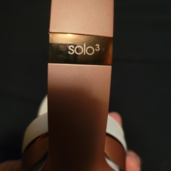 Beats Solo3 Rose Gold - Picture 2 of 5